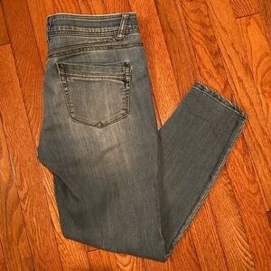 Democracy “Ab”Solution Straight Leg w/Destruction Jeans